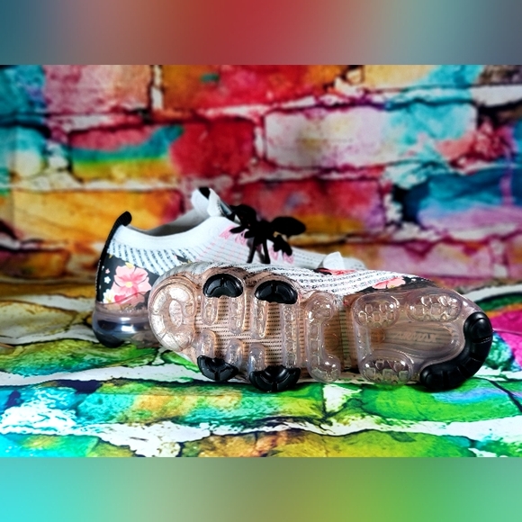 Nike Air Max Floral Nike Air VaporMax Flyknit Sneakers Black White Women - Picture 5 of 10